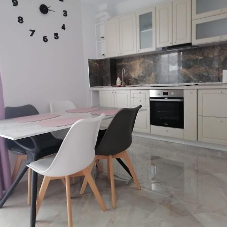 Aqua West Apartment Free Parking- Self Check-In Oradea Exteriör bild