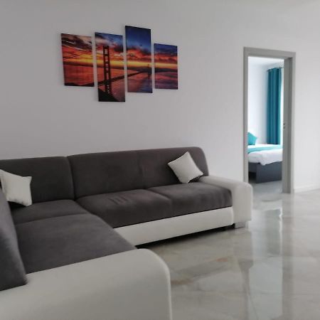 Aqua West Apartment Free Parking- Self Check-In Oradea Exteriör bild