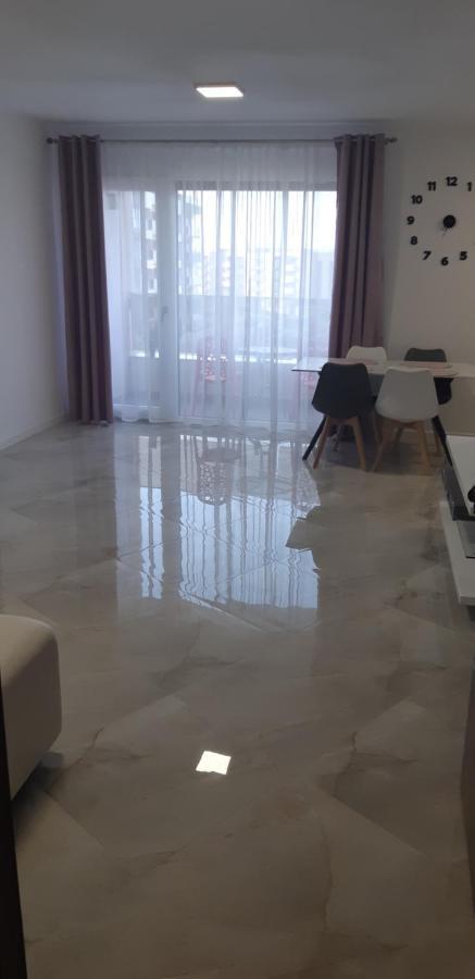 Aqua West Apartment Free Parking- Self Check-In Oradea Exteriör bild