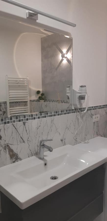 Aqua West Apartment Free Parking- Self Check-In Oradea Exteriör bild