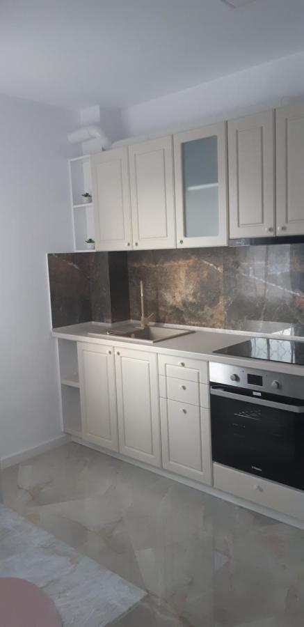 Aqua West Apartment Free Parking- Self Check-In Oradea Exteriör bild