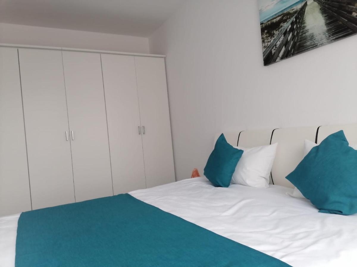 Aqua West Apartment Free Parking- Self Check-In Oradea Exteriör bild